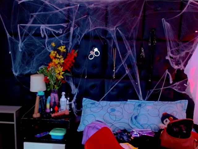 Clloelombaard live cam on BongaCams