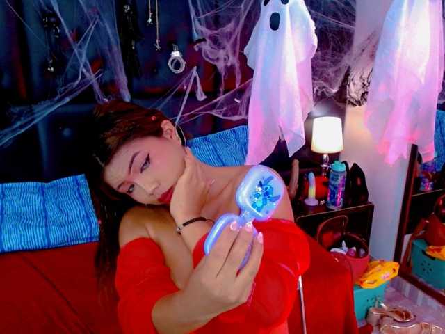 Clloelombaard live cam on BongaCams