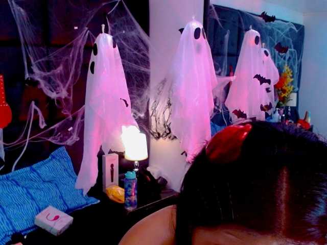 Clloelombaard live cam on BongaCams