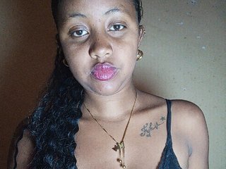 Victoria33's Live Webcam