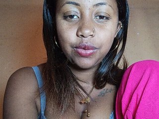 Victoria33's Live Webcam