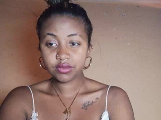 Victoria33's Live Webcam