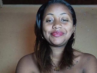 Victoria33's Live Webcam