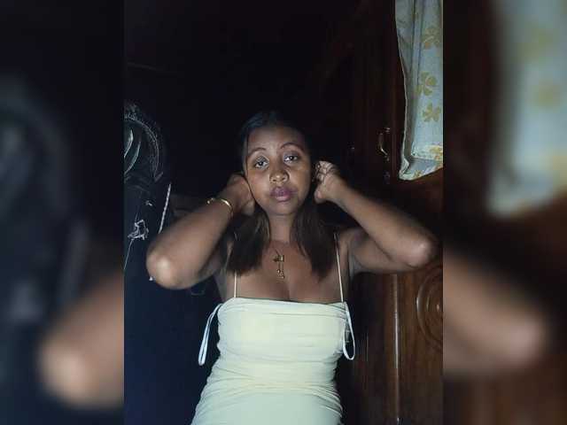 Victoria33's BongaCams show and profile