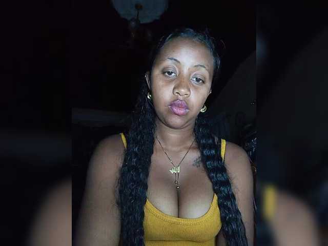 Victoria33 live cam on BongaCams