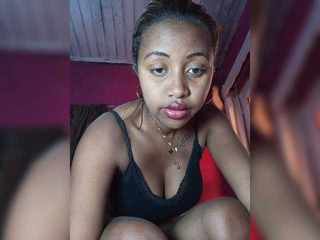 Victoria33 live cam on BongaCams