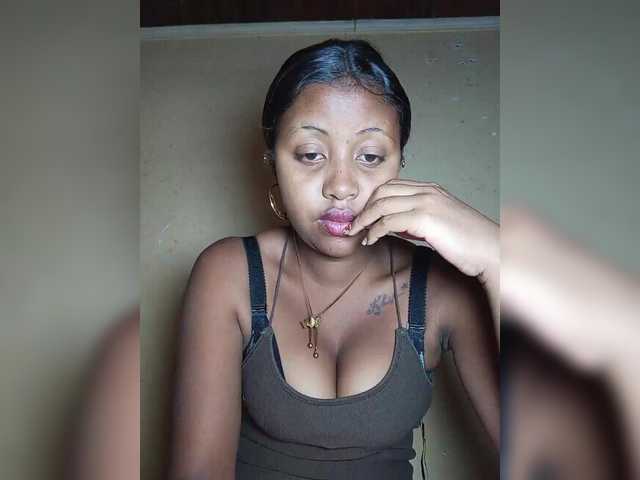 Victoria33 webcam