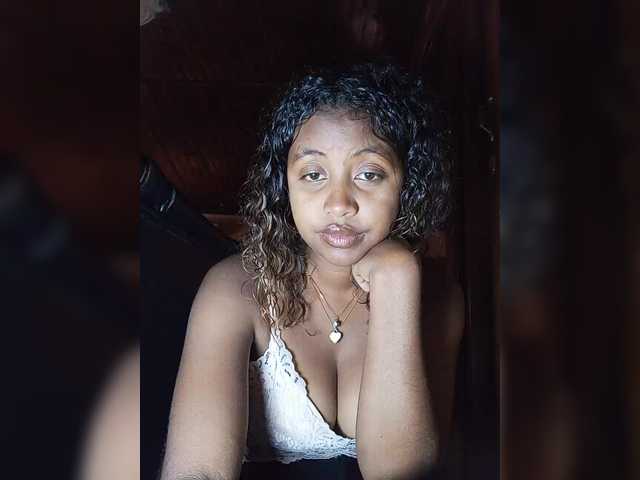 Victoria33's BongaCams show and profile