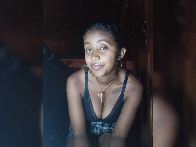 Victoria33's BongaCams show and profile