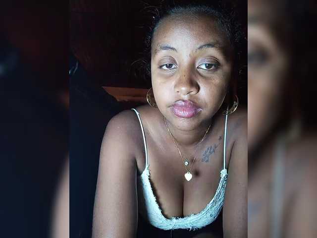 Victoria33's BongaCams show and profile