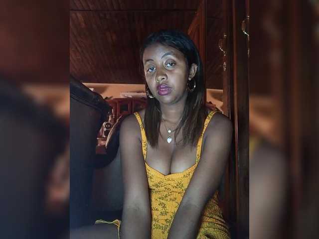 Victoria33's BongaCams show and profile