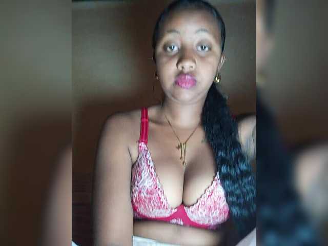 Victoria33 live cam on BongaCams