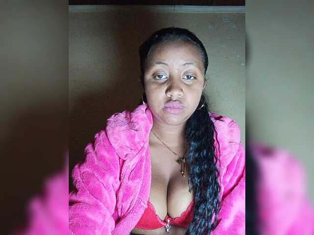 Victoria33 live cam on BongaCams