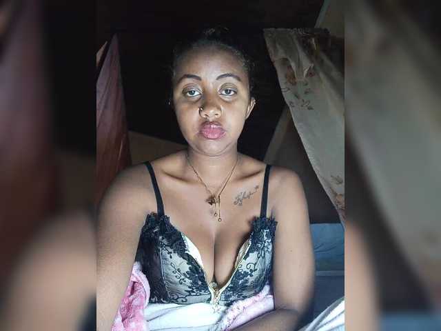 Victoria33 live cam on BongaCams