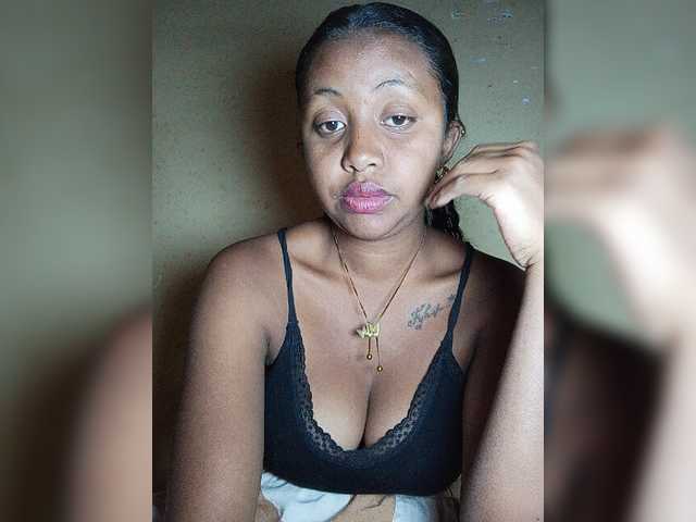Victoria33 live cam on BongaCams