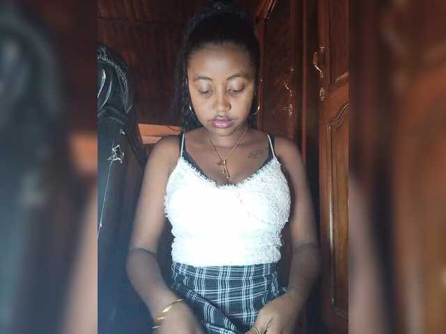 Victoria33's BongaCams show and profile