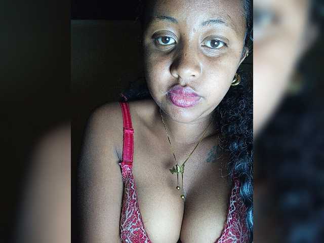 Victoria33 live cam on BongaCams