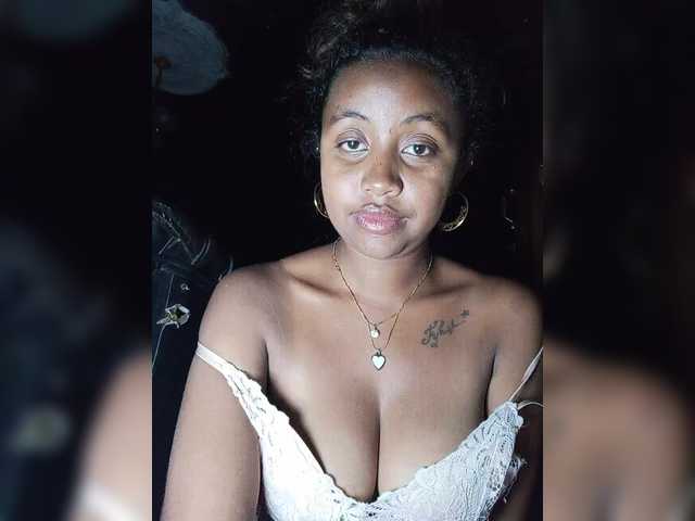 Victoria33's BongaCams show and profile