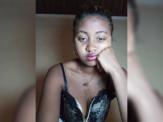 Victoria33 live cam on BongaCams