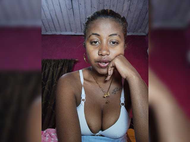 Victoria33 live webcam show