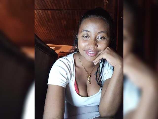 Victoria33's BongaCams show and profile