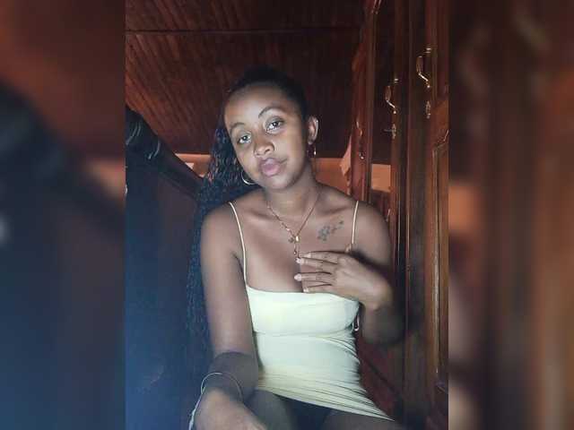 Victoria33's BongaCams show and profile