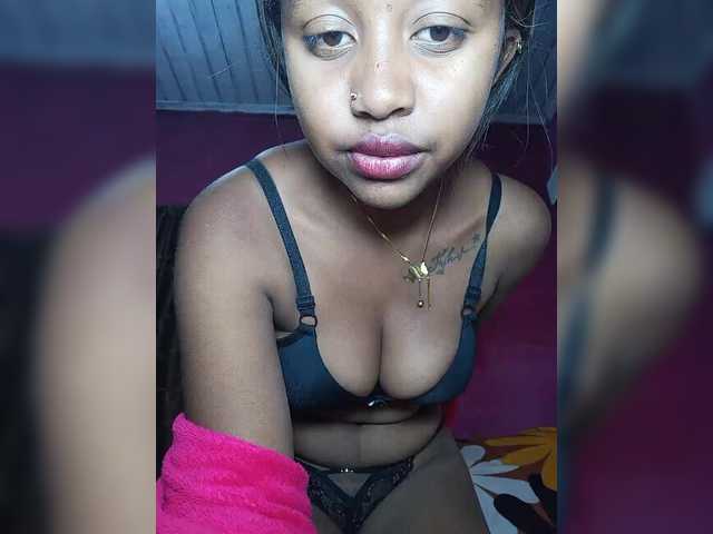 Victoria33 live webcam show