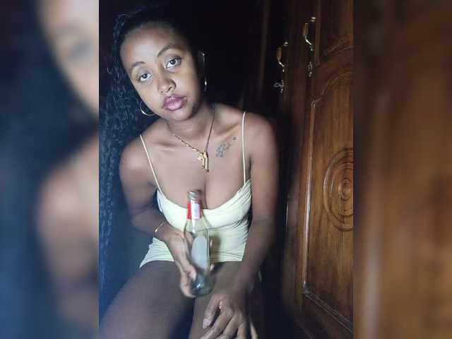 Victoria33's BongaCams show and profile