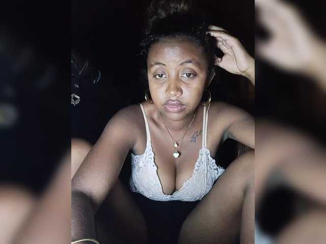 Victoria33's BongaCams show and profile