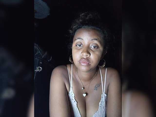 Victoria33's BongaCams show and profile