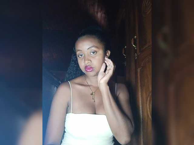 Victoria33 Live Cam and Statistics on UnifiedCams