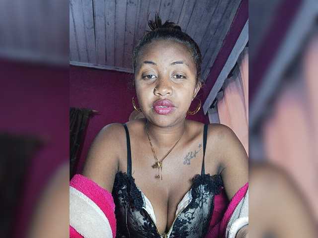 Victoria33 live webcam show