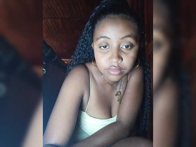 Victoria33's BongaCams show and profile