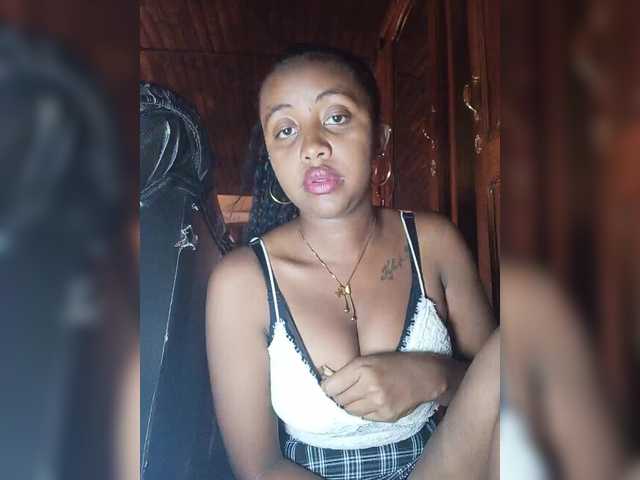 Victoria33's BongaCams show and profile