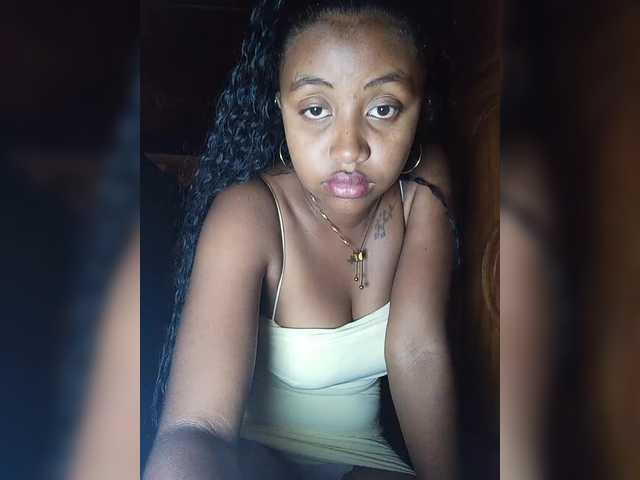 Victoria33's BongaCams show and profile