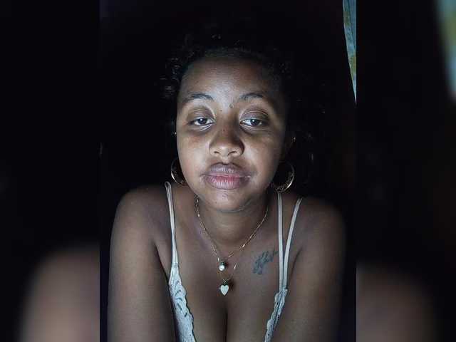 Victoria33 Live Cam on BongaCams