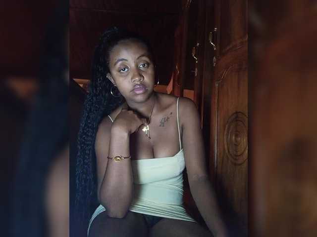 Victoria33's BongaCams show and profile