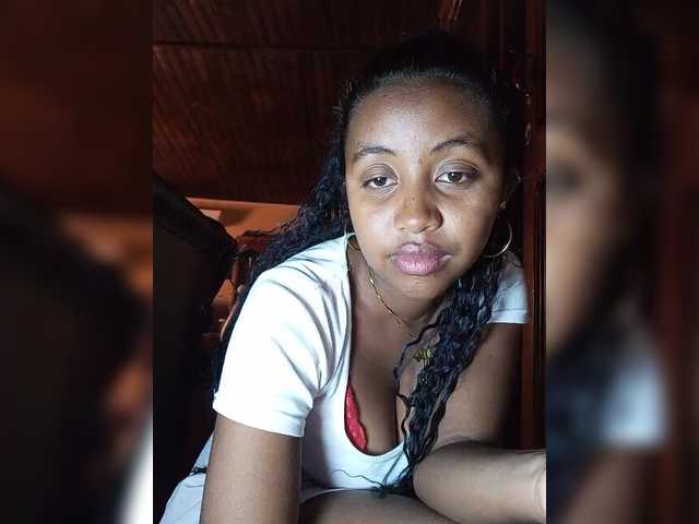 Victoria33's BongaCams show and profile