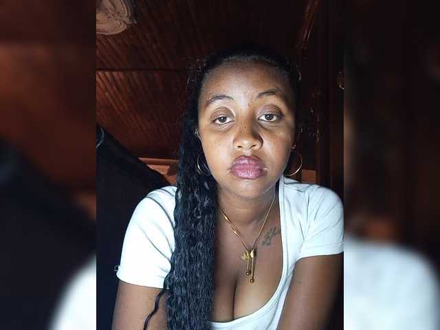 Victoria33's BongaCams show and profile