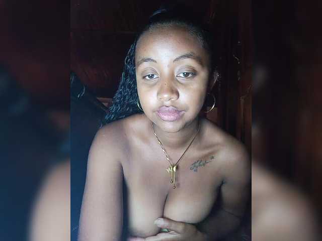 Victoria33's BongaCams show and profile