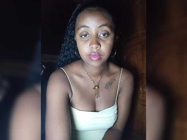 Victoria33's BongaCams show and profile