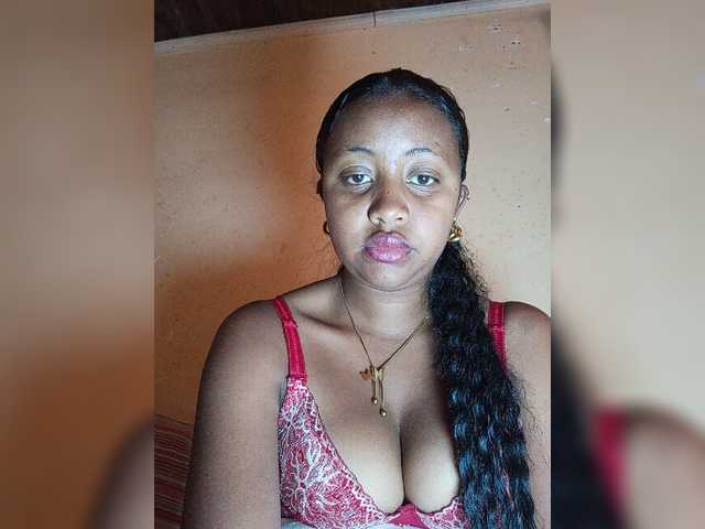 Victoria33 live cam on BongaCams