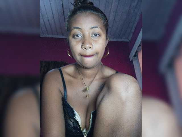 Victoria33 live cam