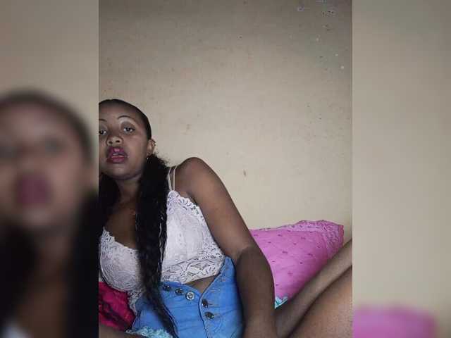 Victoria33 webcam bongacams model stream image