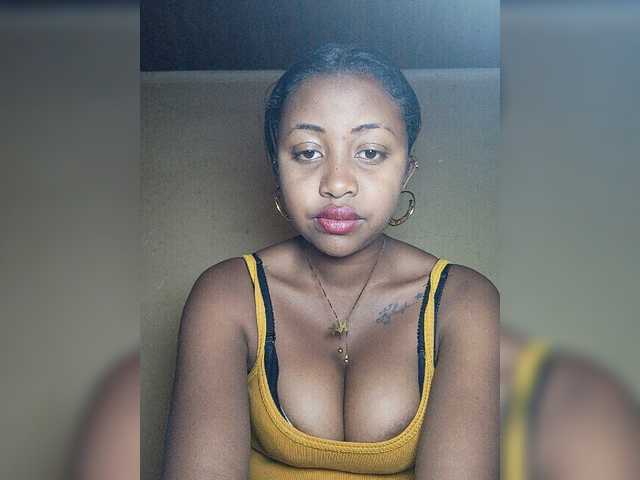 Victoria33 live cam on BongaCams