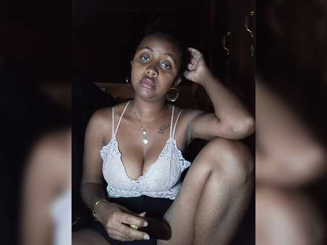 Victoria33's BongaCams show and profile