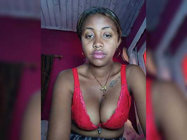 Victoria33 live cam on UnifiedCams