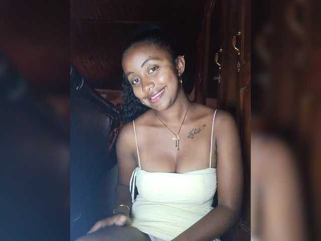 Victoria33's BongaCams show and profile