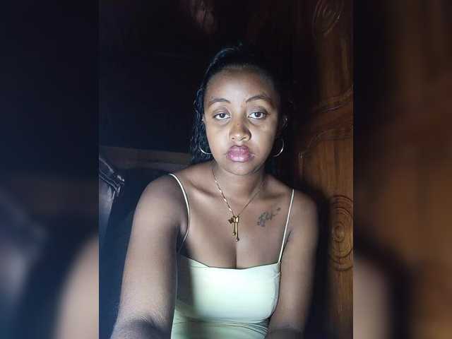 Victoria33's BongaCams show and profile