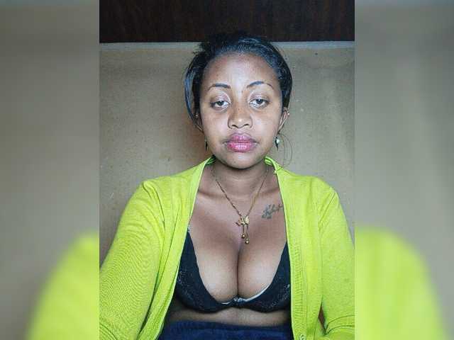 Victoria33 live cam on BongaCams
